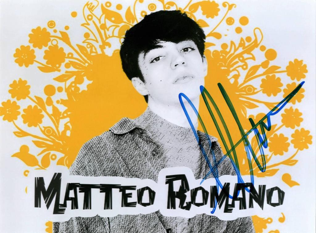 Autografo di Matteo Romano Cantante Fotografia a Colori 